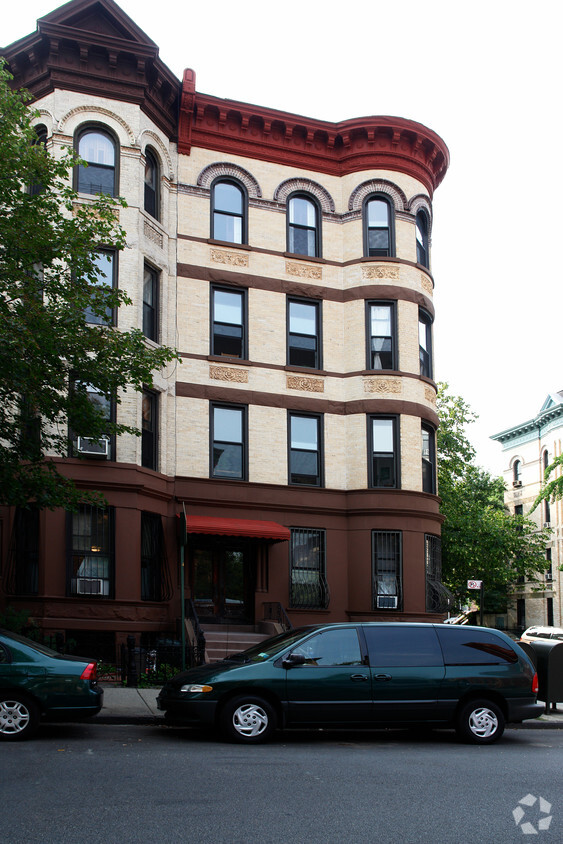 Building Photo - 305 6th St