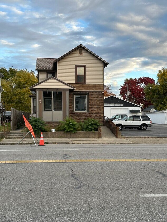 Foto principal - 623 E Main St