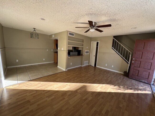 Foto del edificio - Remodeled Townhome in West Phoenix