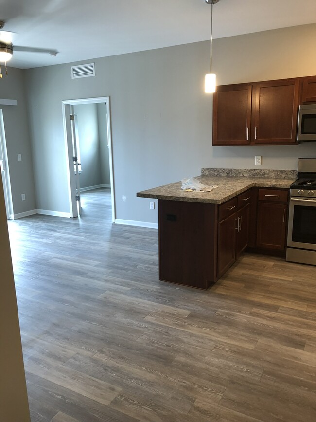 Building Photo - 1000 Eagle Ridge Cir