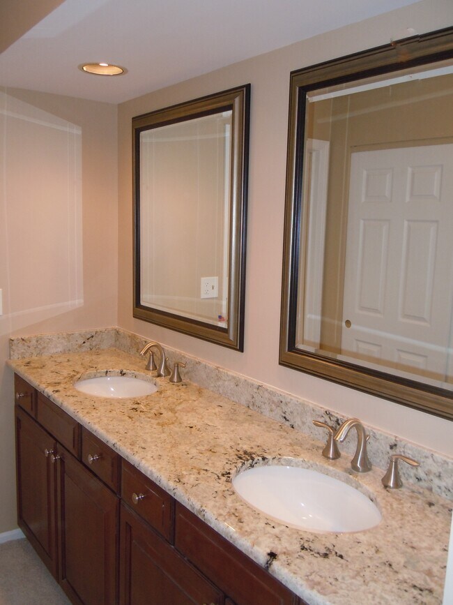 Master bath - 123 Autumn Ct
