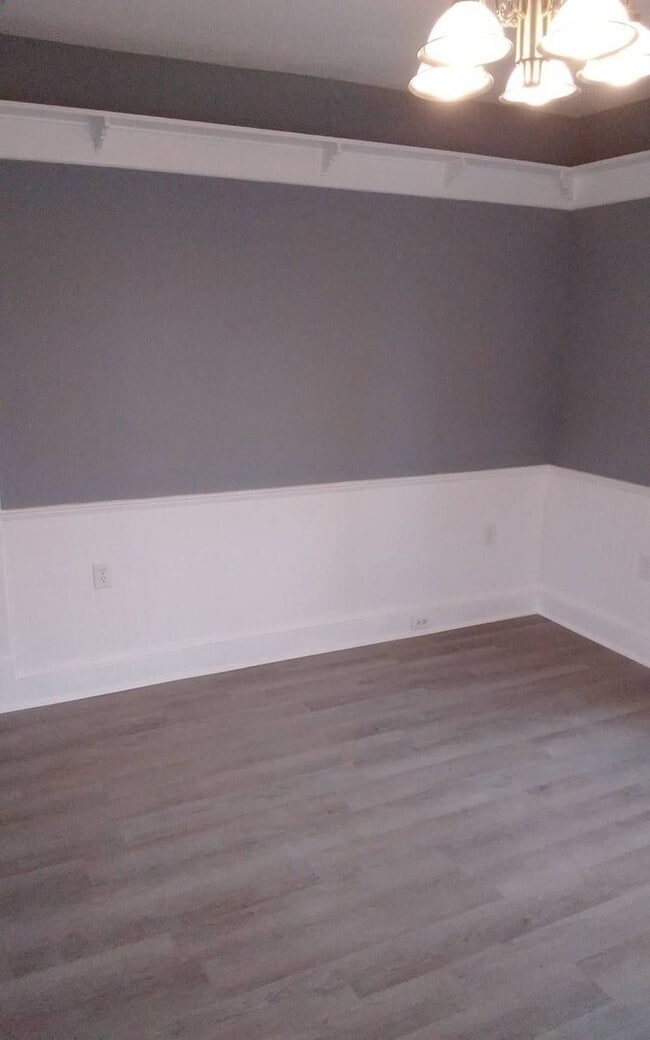 Building Photo - 136 W Westover Ave