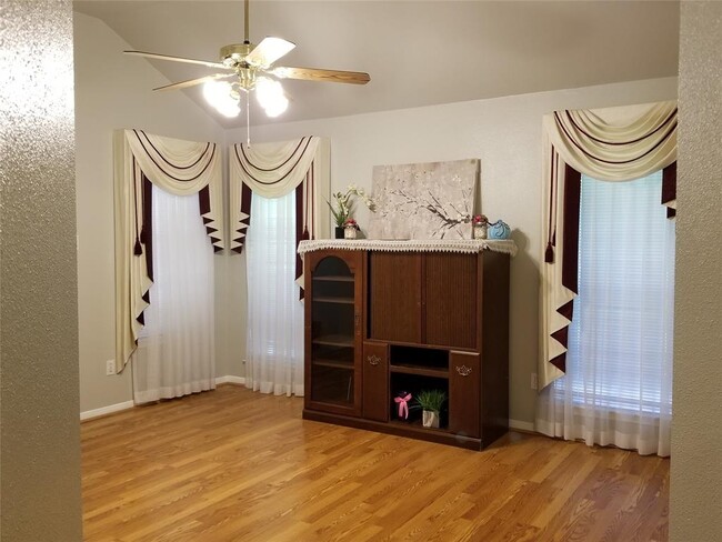 Foto del edificio - 7803 Sawmill Trail
