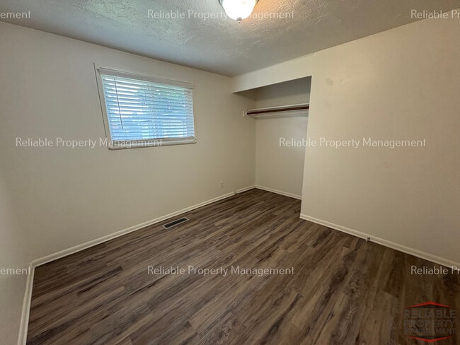 Building Photo - 1115 Halsey St