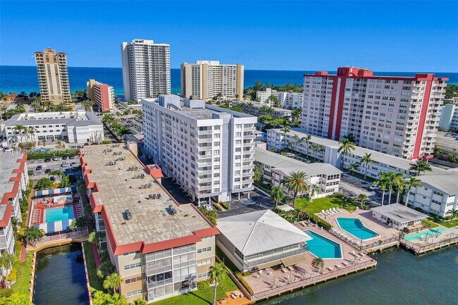 Foto del edificio - 3113 S Ocean Dr