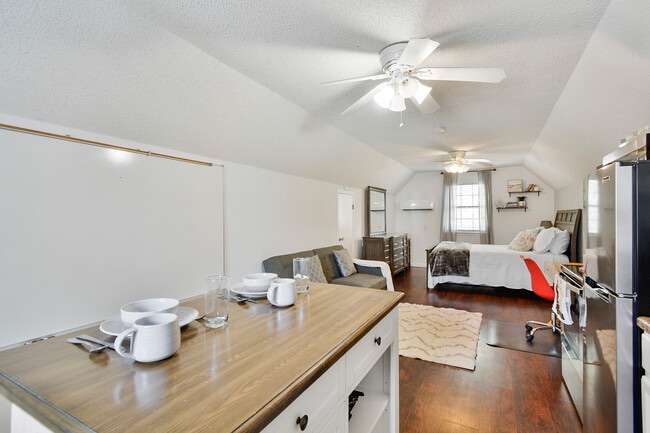 Foto del edificio - 7017 Jefferson Ridge Dr
