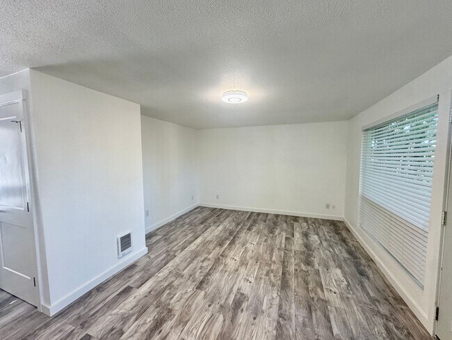 Building Photo - Sturgus Tri-plex