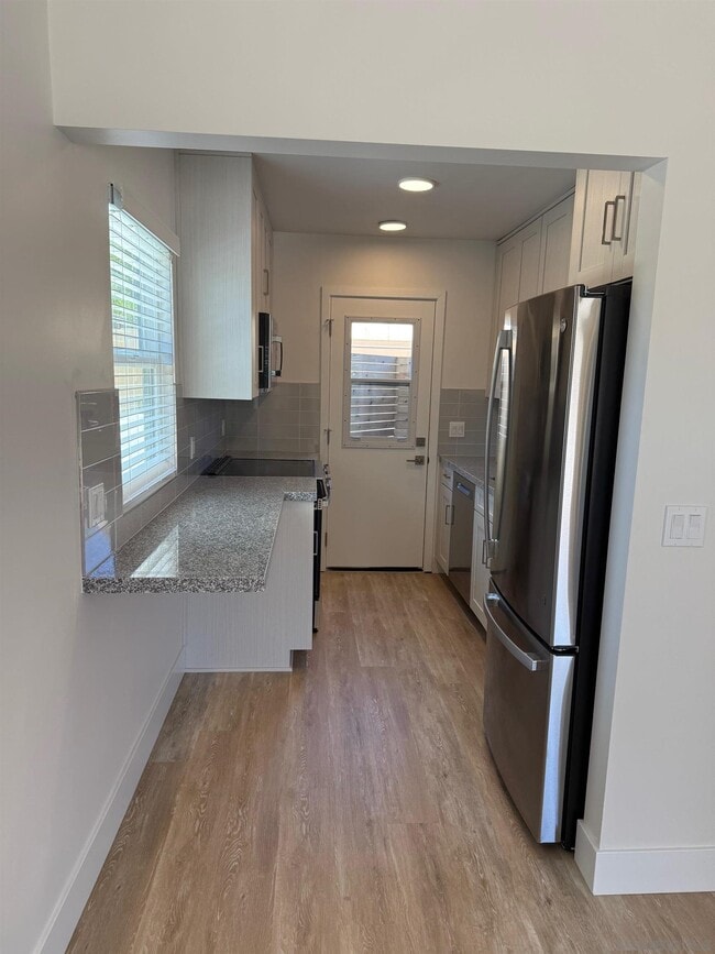 Building Photo - 6059 La Jolla Hermosa Ave