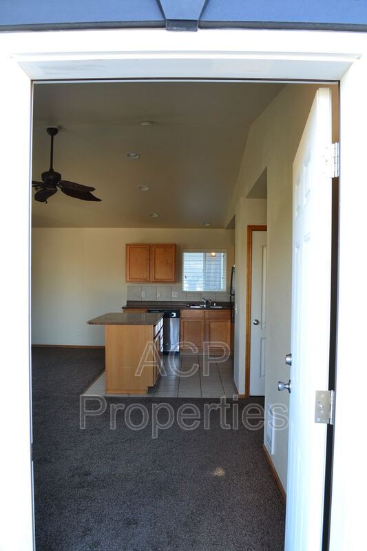 Building Photo - 3233 Racine St