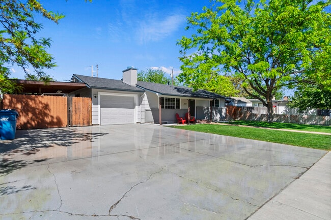 Building Photo - 1107 Beechwood Dr