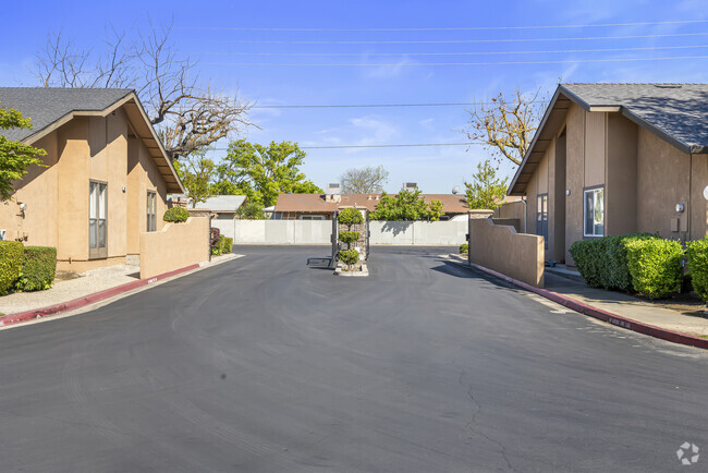 Entrance view - The Villas at Creekside