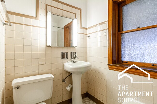 Foto del edificio - 3158 N Linder Ave