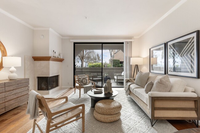 Foto del edificio - Waterfront Condo in Redwood Shores