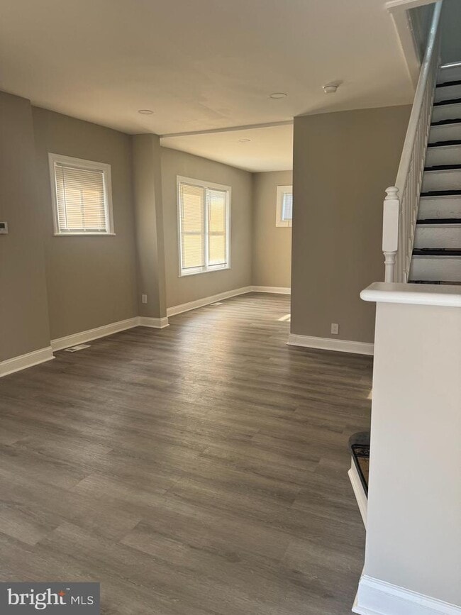 Foto del edificio - 1945 W Airdrie St