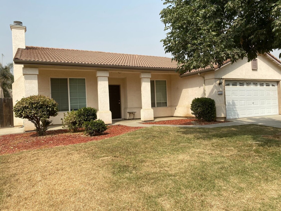 Foto principal - 4 Bedroom North Hanford Home For Rent