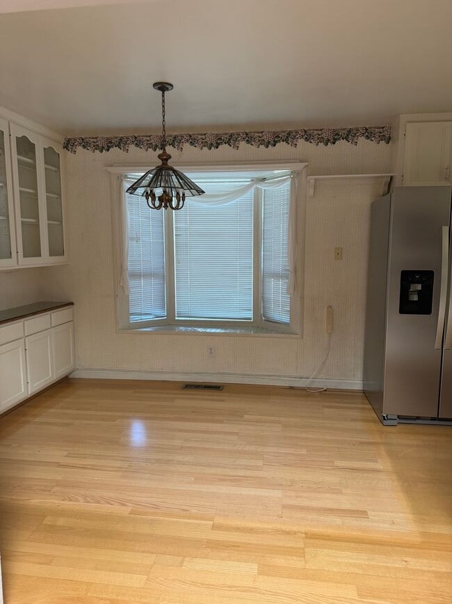 Building Photo - 3 Bedroom 2 bath with Rv Parking