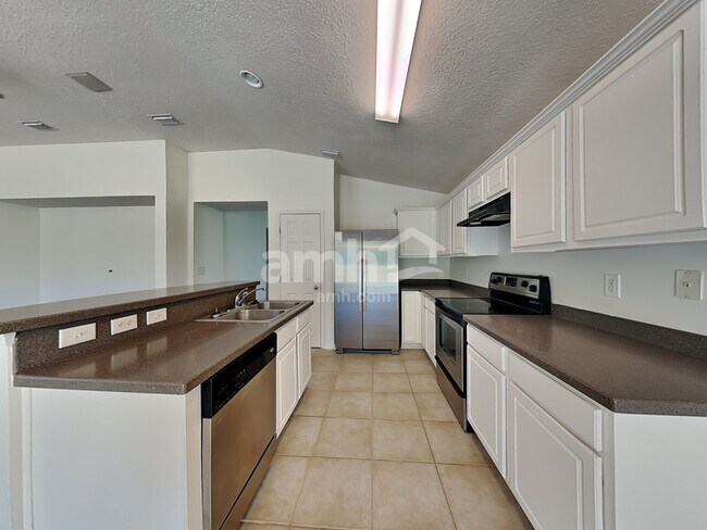 Foto del edificio - 76227 Deerwood Dr