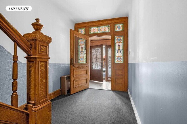 Foto del edificio - 59-26 Catalpa Ave
