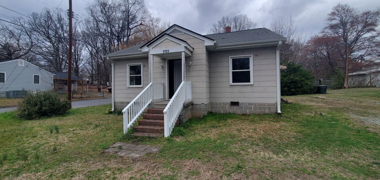 Primary Photo - 3 Bedroom 1 Bathroom House