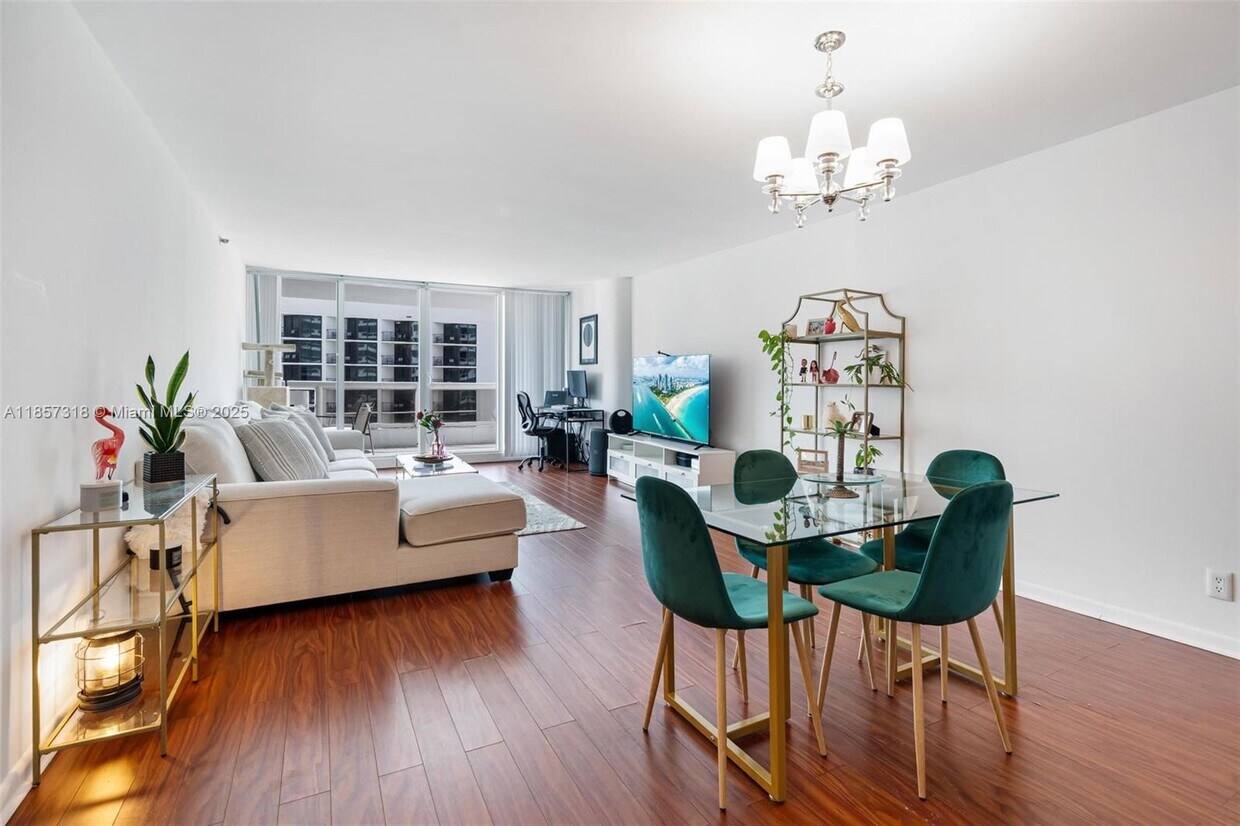 Foto principal - 1717 N Bayshore Dr