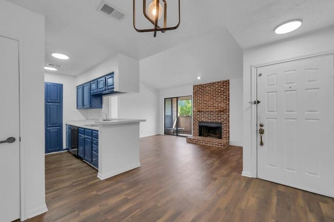 Building Photo - 2006 Cloisters Dr