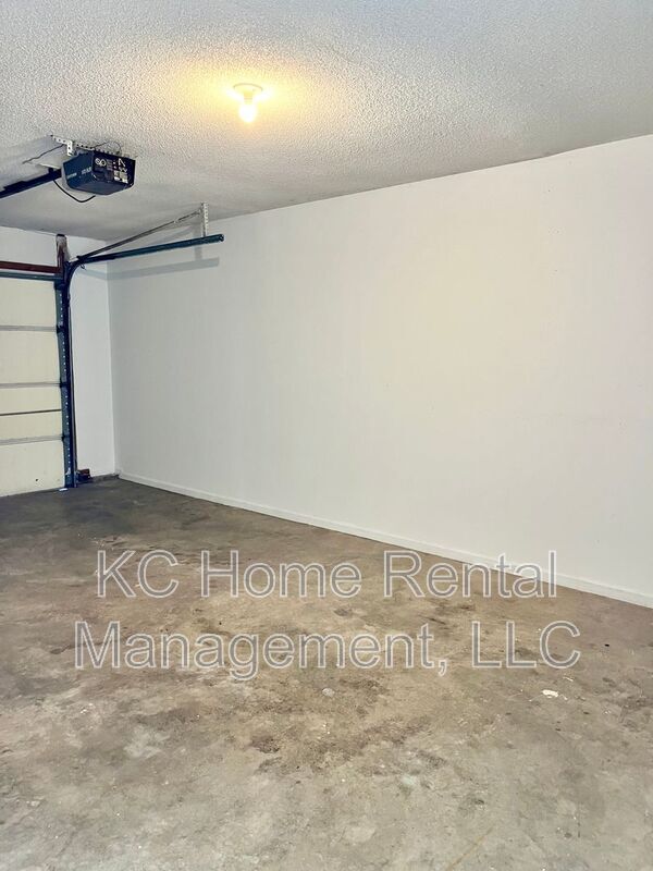 Building Photo - 818 E. 167th Ct.