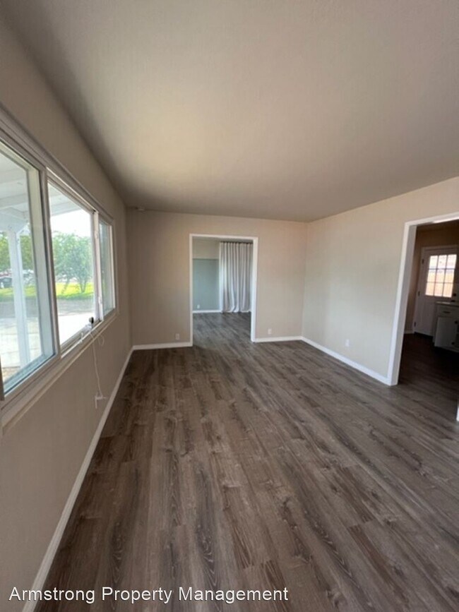 Building Photo - 3 br, 1 bath House - 1625 W. Sunnyview Avenue