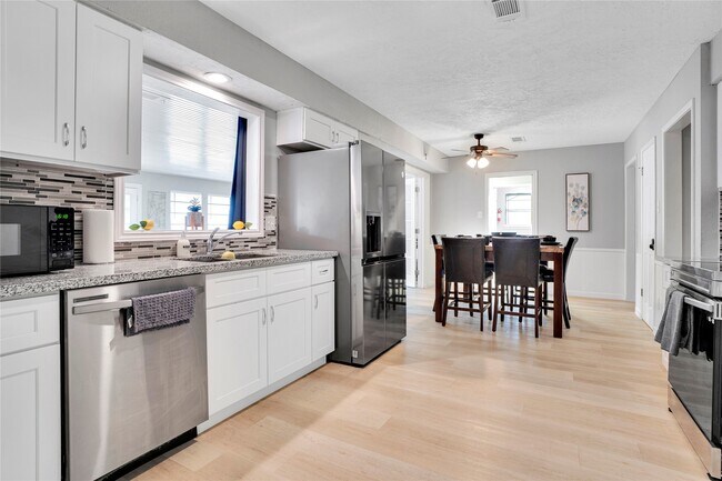 Foto del edificio - 1523 Saddlecreek Dr