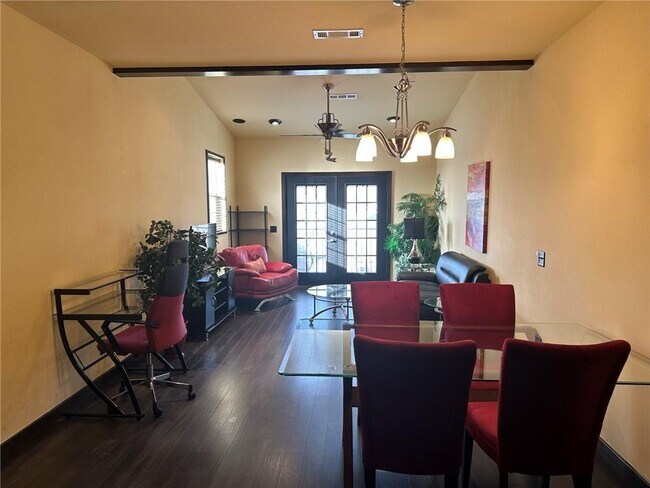 Building Photo - 111 SE 22nd St