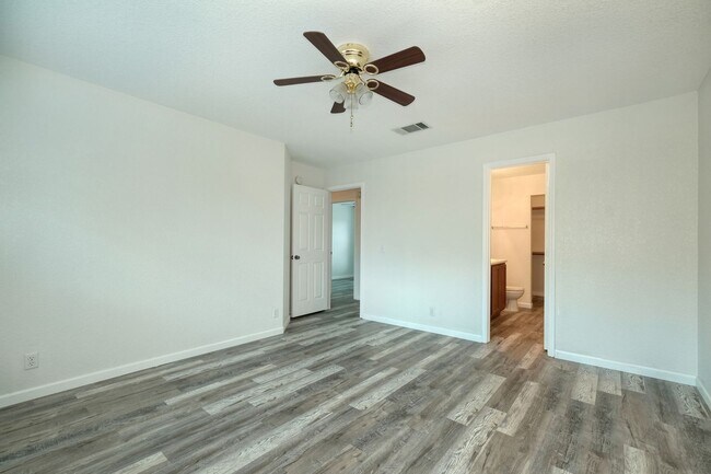 Foto del edificio - 4620 Acers Ln