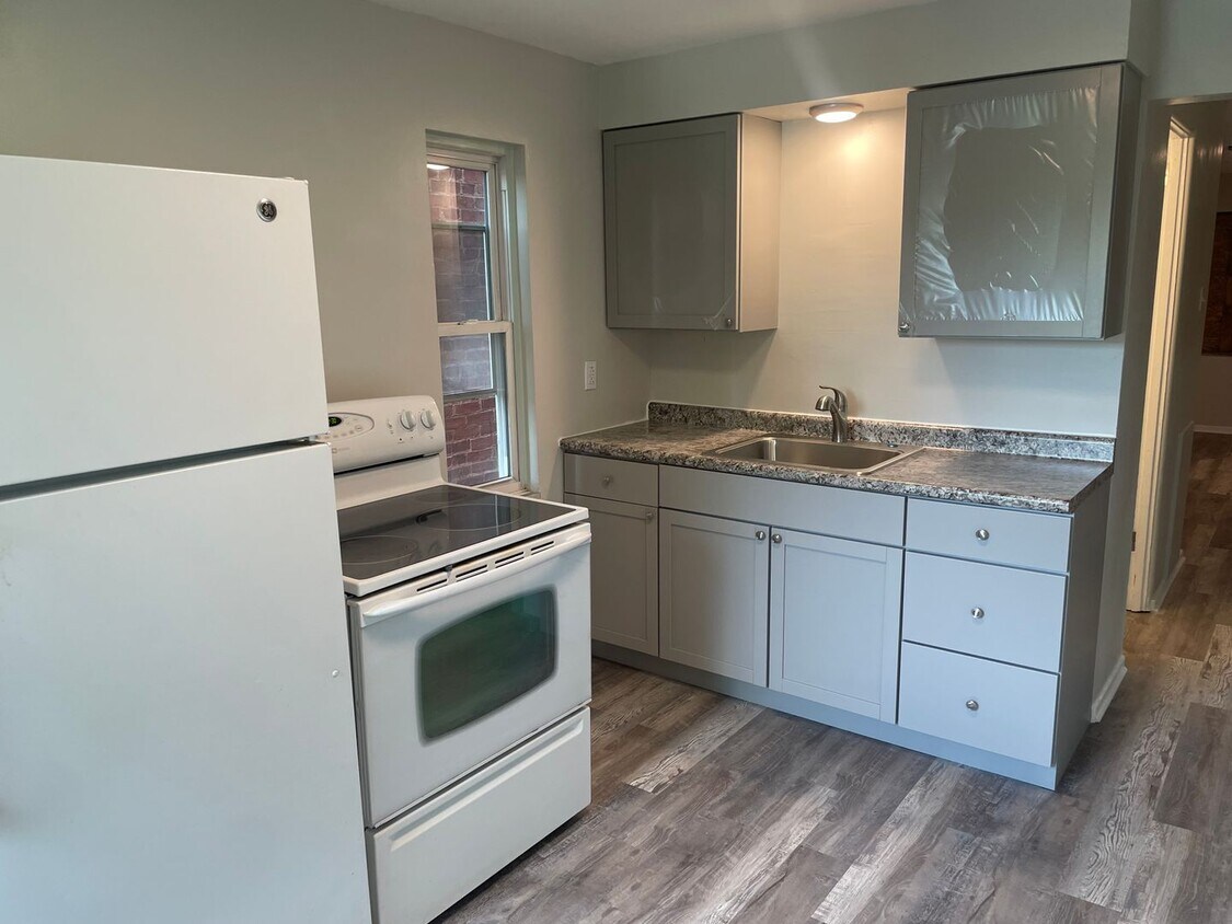 Photo - 130 Martsolf Ave - (06114)
