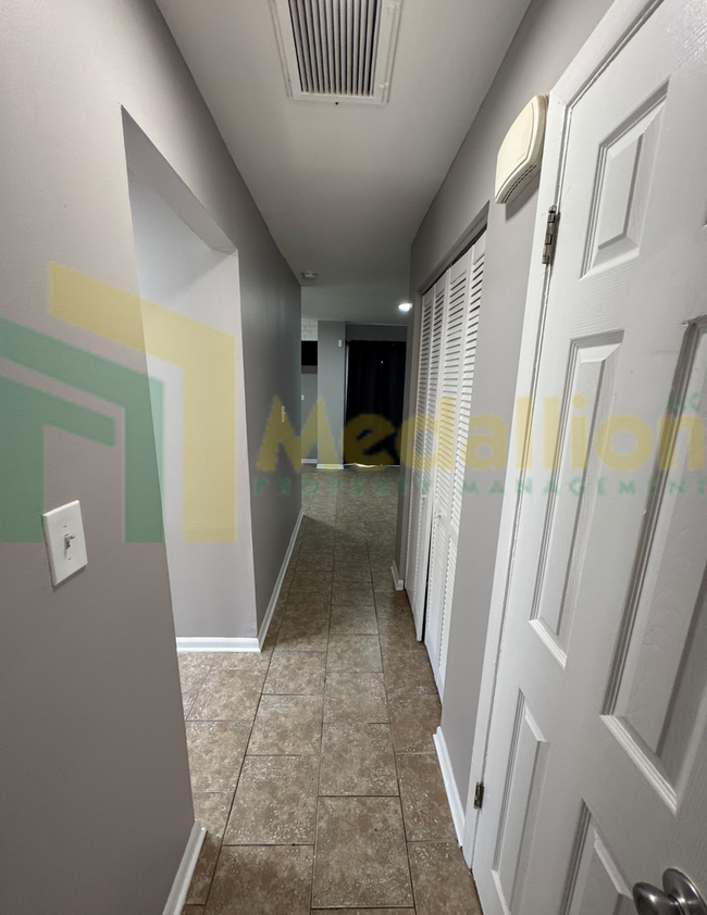 Foto del edificio - Charming 4-Bedroom 1.5 bath Home for Rent:...