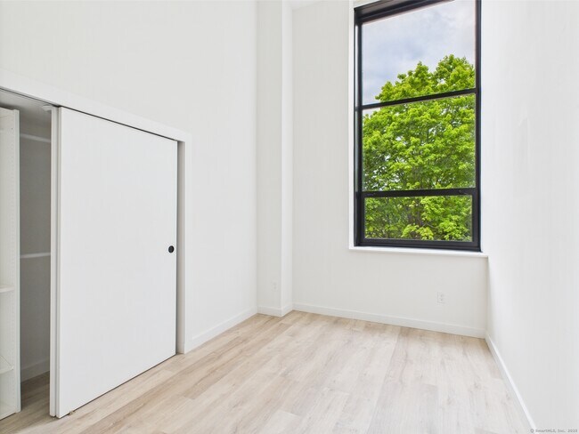 Foto del edificio - 165 Richards St