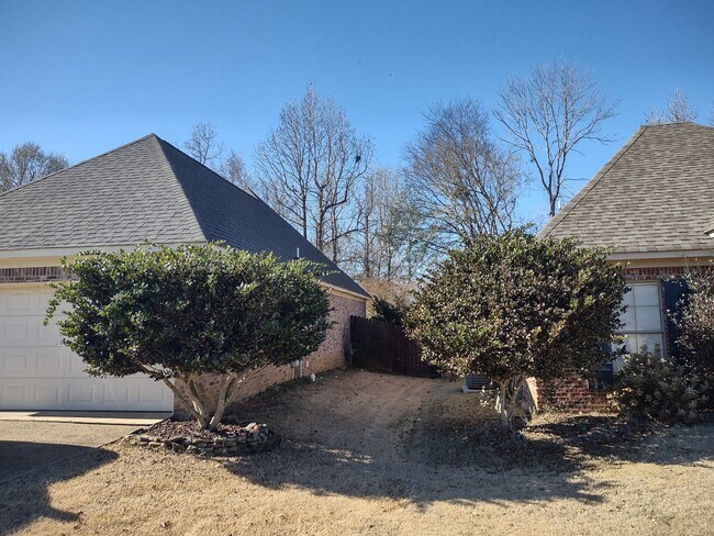 Building Photo - 113 Harvey Cir