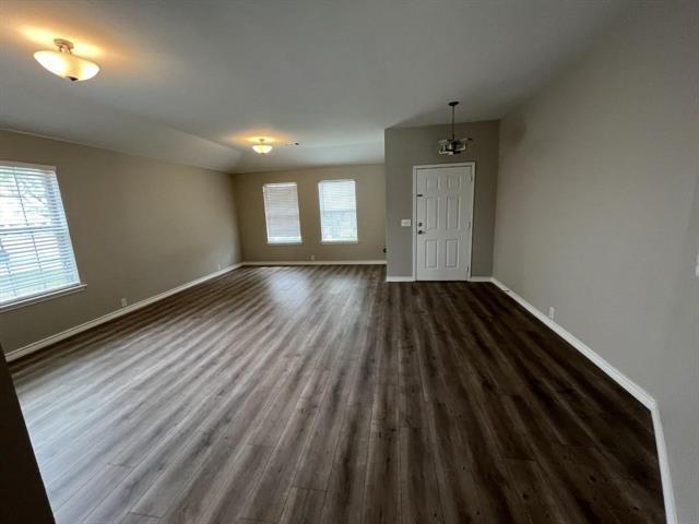 Foto del edificio - 3004 Elderberry Dr