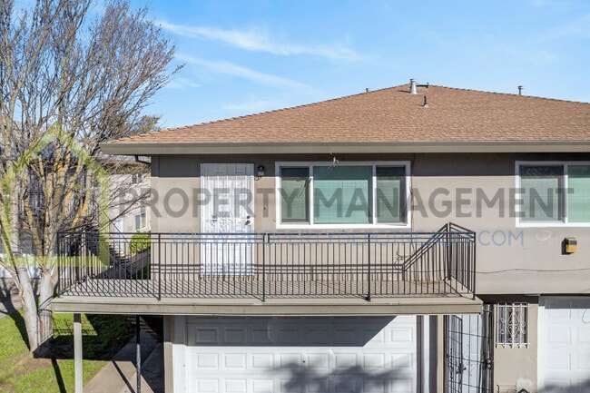 Photo - Charming 2-Bed Hideaway in Sacramento – Your Perfect Urban Retreat! Apartment