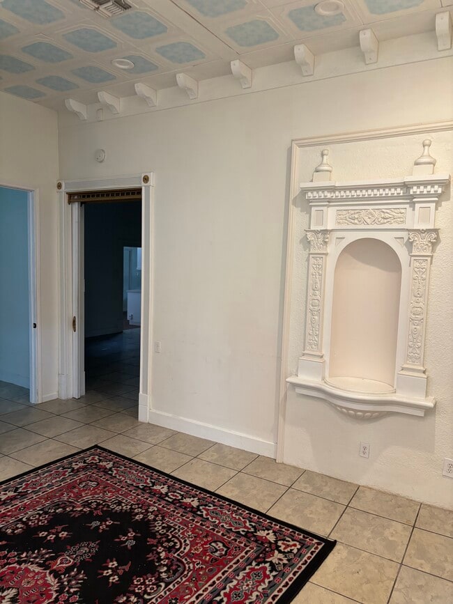 Entrance - 437 W Magnolia Ave