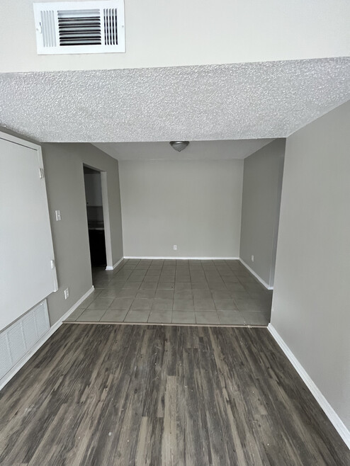 Building Photo - Shell Pointe Apartments