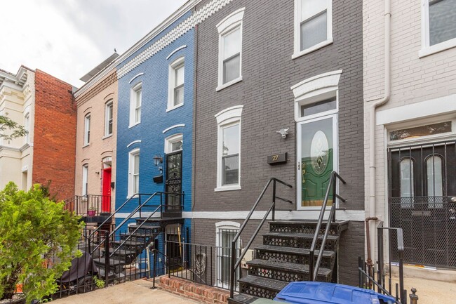 Brand New 3 BD Rowhome - Brand New 3 BD Rowhome