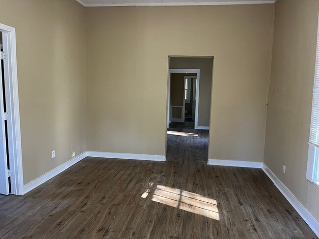 Building Photo - 3 Bed 2 Bath Home