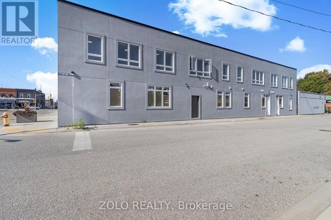 Building Photo - 206 Wellington St