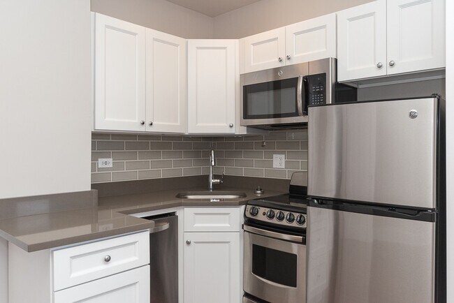 Foto del edificio - 817 W Lakeside Pl