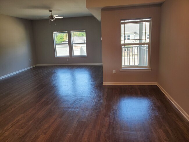 The Crossing at Grove City Apartments photo'