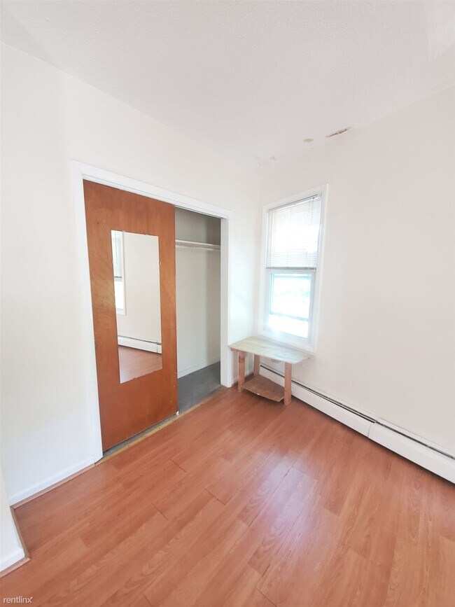 Building Photo - Studio, 1 bath  - 249 Humphrey St Apt 1 Apt 1