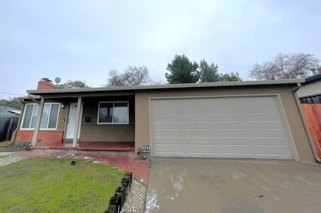 Building Photo - 513 Faria St