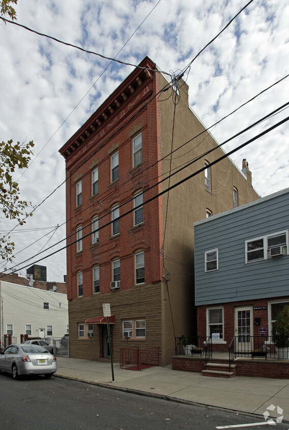 Primary Photo - 42 Wright Ave