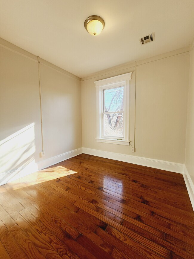 Building Photo - 575 Bramhall Ave