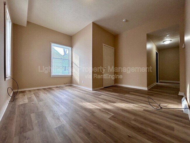 Foto del edificio - 514 E Center St