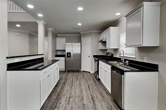 Foto del edificio - 4730 Woodsend Ln