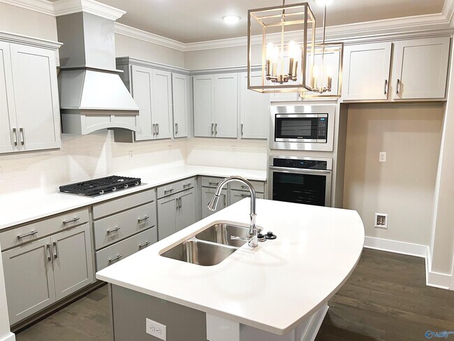 Building Photo - 410 Raleigh Elm Dr